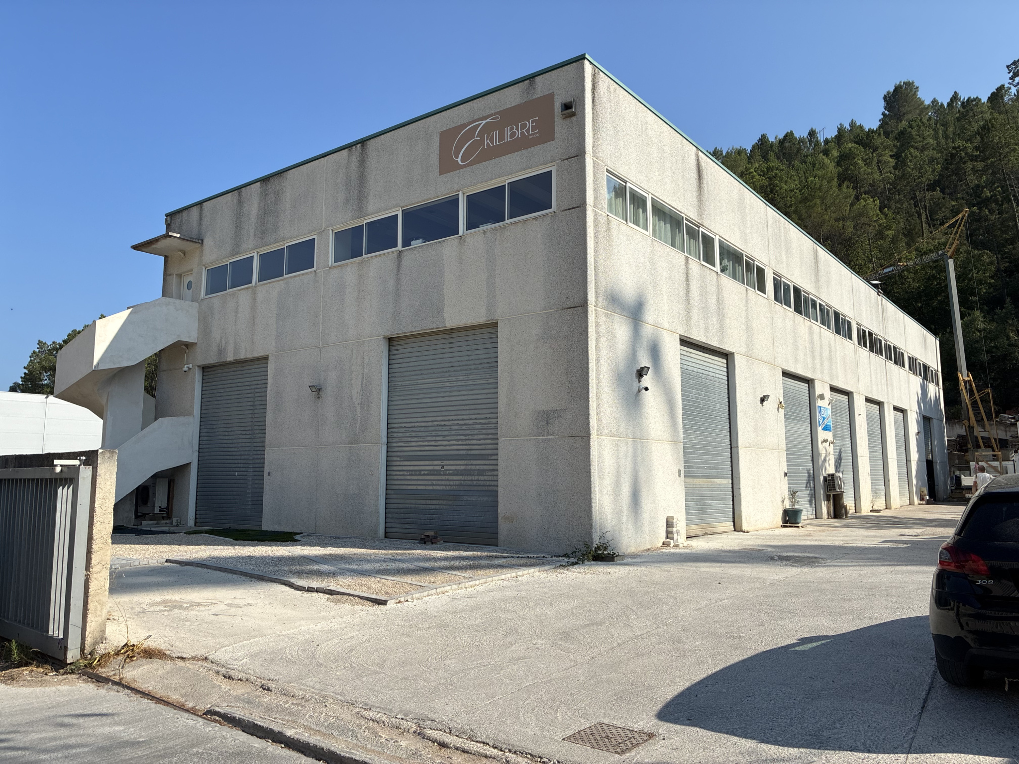 Entrepôt à louer à Peymeinade, 141 m² – photo 1 sur 3