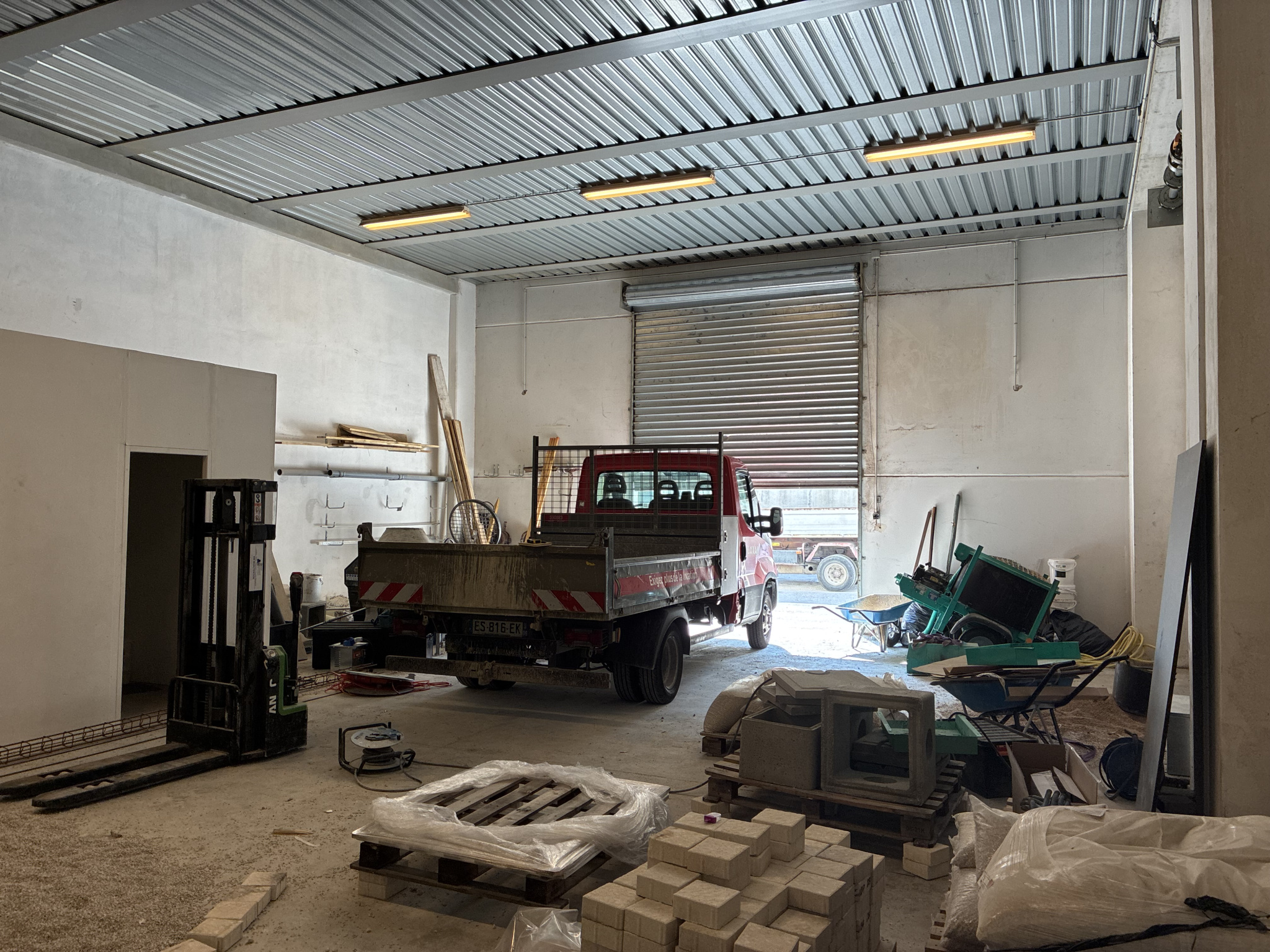 Entrepôt à louer à Peymeinade, 141 m² – photo 2 sur 3