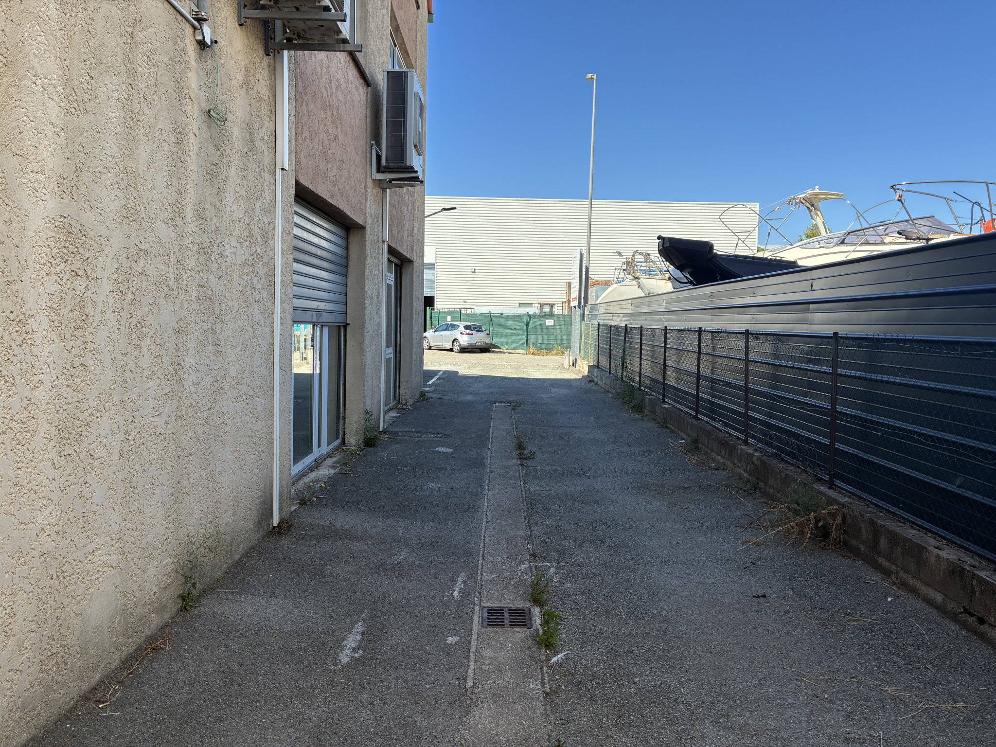 Entrepôt à louer à Puget sur argens, 110 m² – photo 1 sur 5