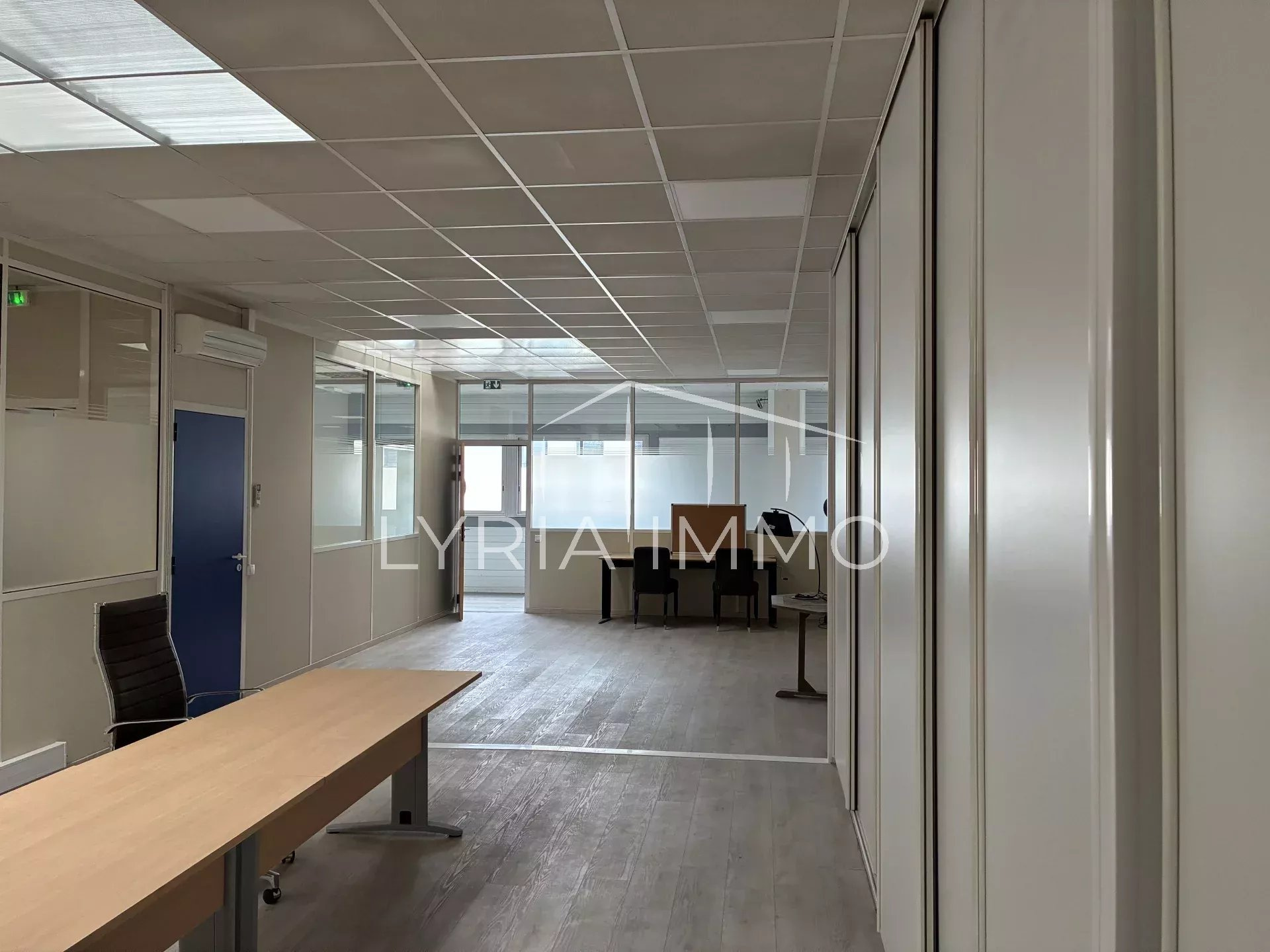 Bureau à louer à Frejus, 80 m², 1 pièce – photo 1 sur 2