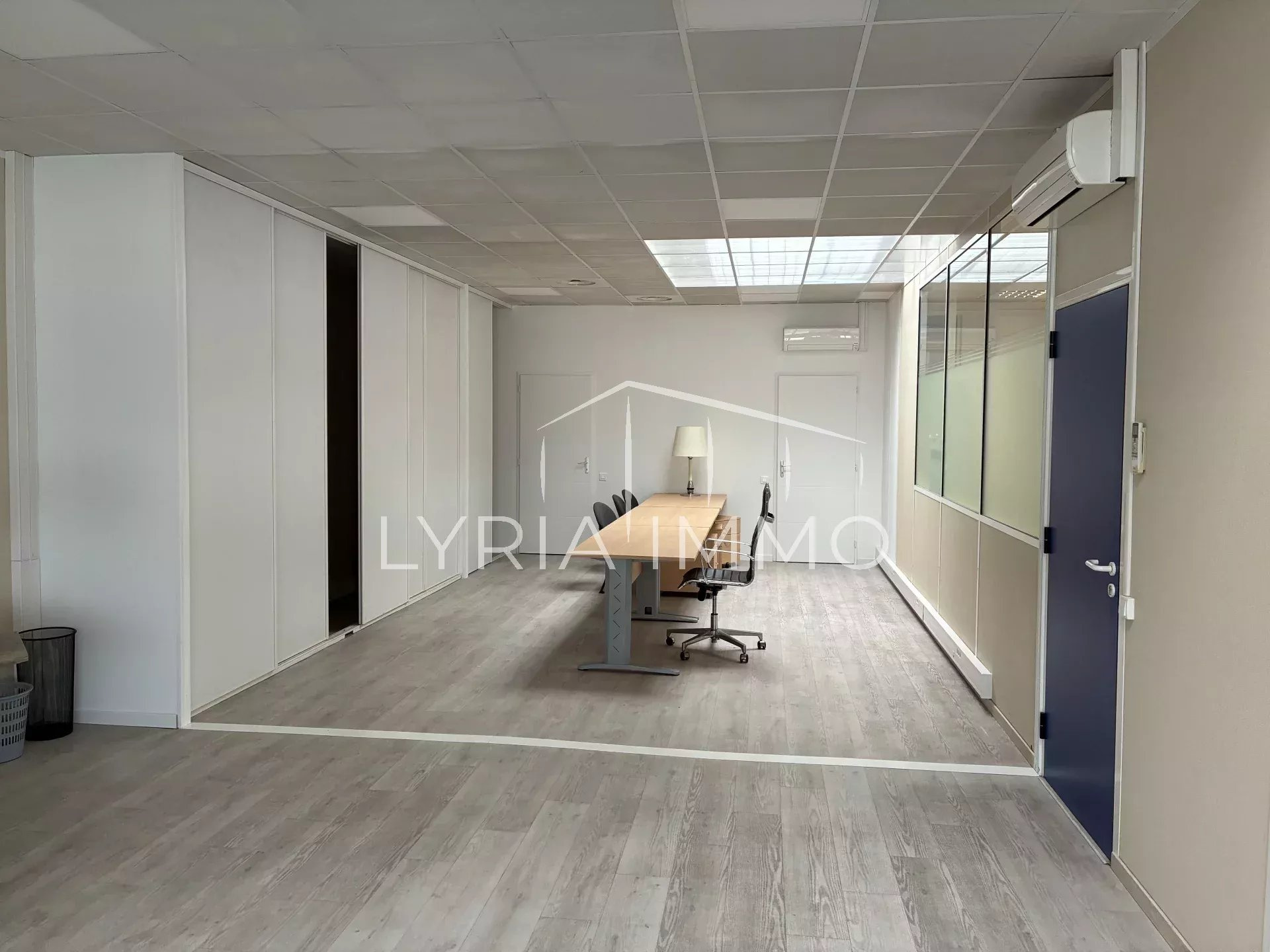Bureau à louer à Frejus, 80 m², 1 pièce – photo 2 sur 2