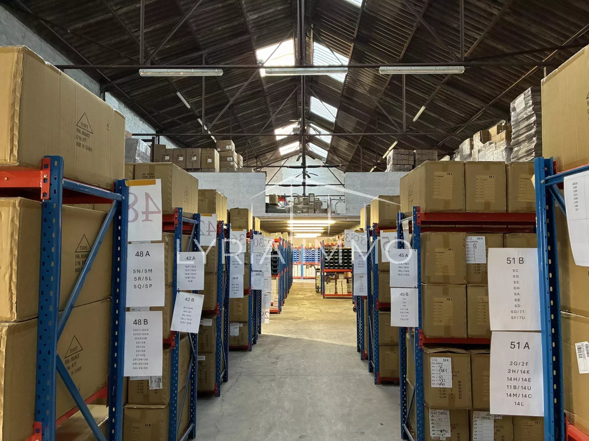 Local d'activité à louer à Le muy, 800 m² – photo 1 sur 5