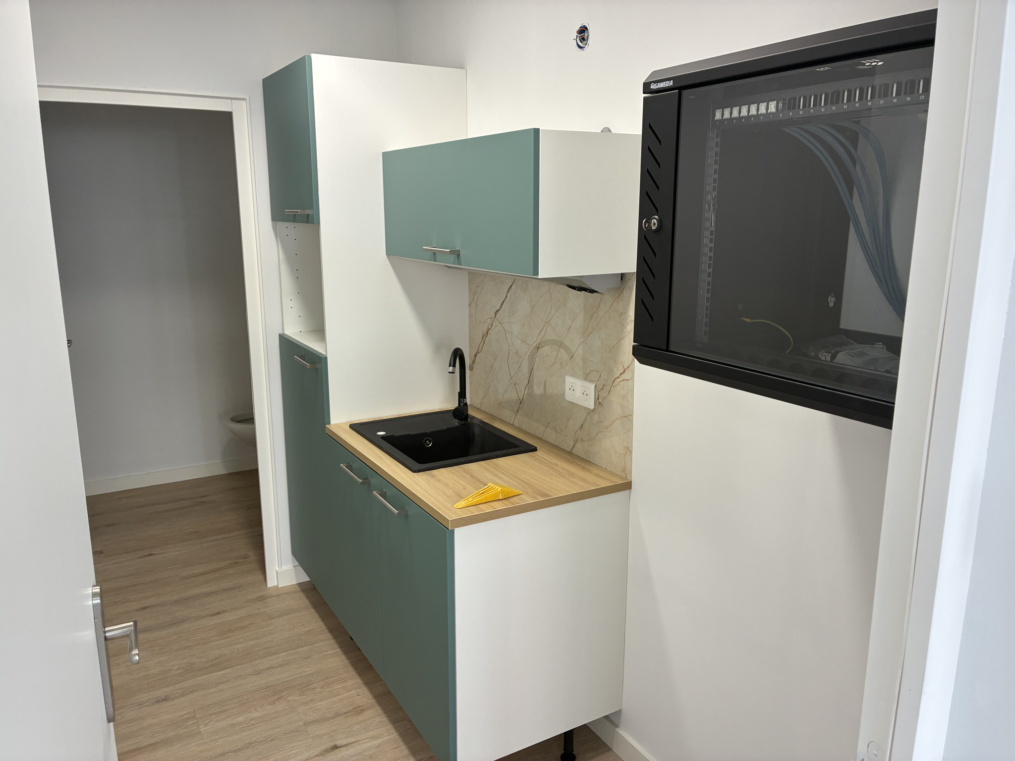Local commercial à louer à Mandelieu la napoule, 58 m² – photo 3 sur 5